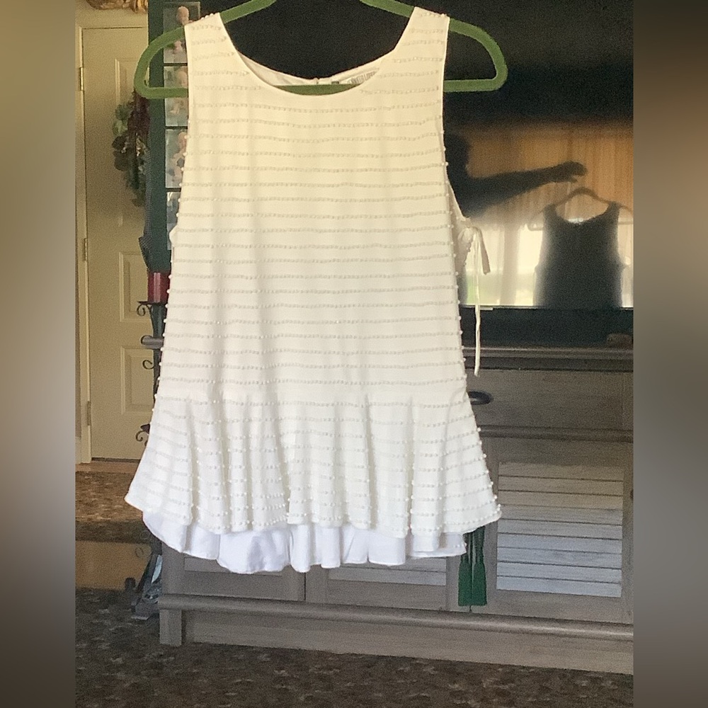 Elegant White Sleeveless Top